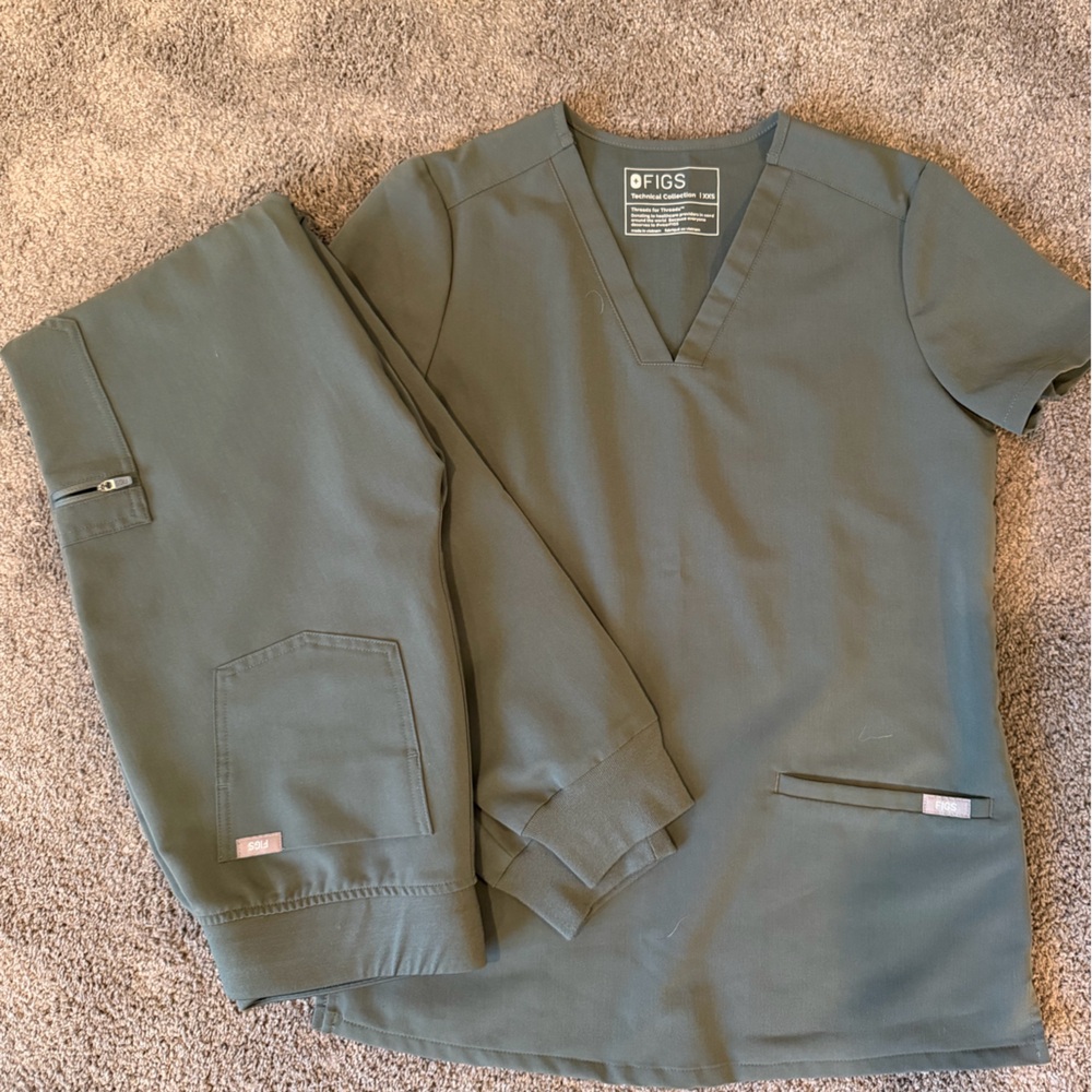 Figs Women's Scrub Top in Olive Green